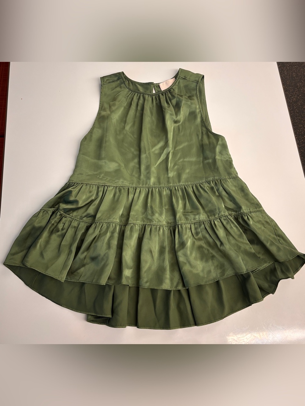Cinq à Sept Women’s Small Olive Green 100% Silk Tiered Ruffle Sleeveless Top